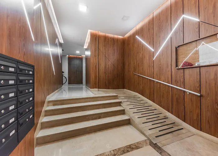 Mint By ティラナ