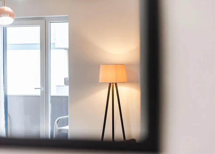 Mint By ティラナ